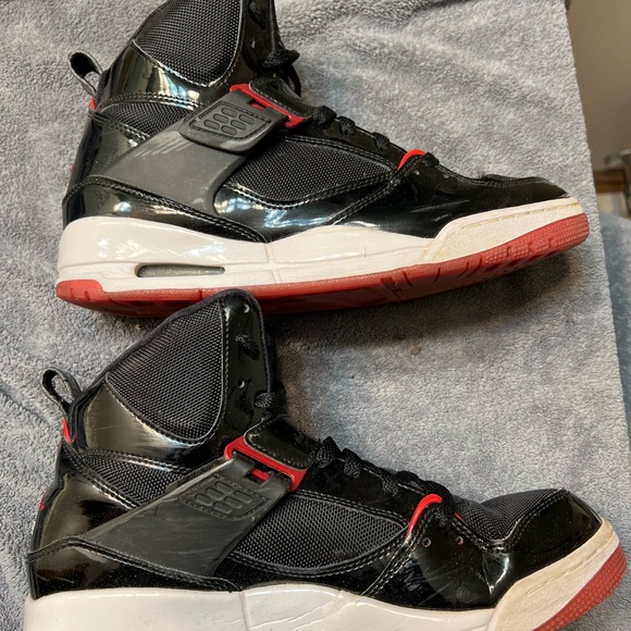 Men’s Jordan shoes - Picture 3 of 9